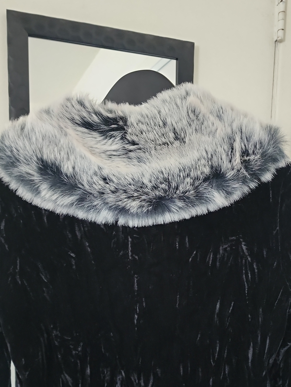 Vintage Black Velvet Women's Jacket with Faux Fur Collar - Picture 7 of 11